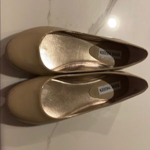 Steve Madden Taupe Flats